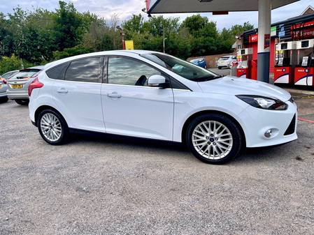 FORD FOCUS ZETEC TDCI + FORD SERVICE HISTORY