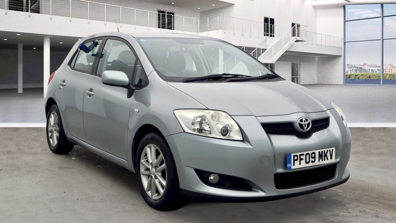 TOYOTA AURIS