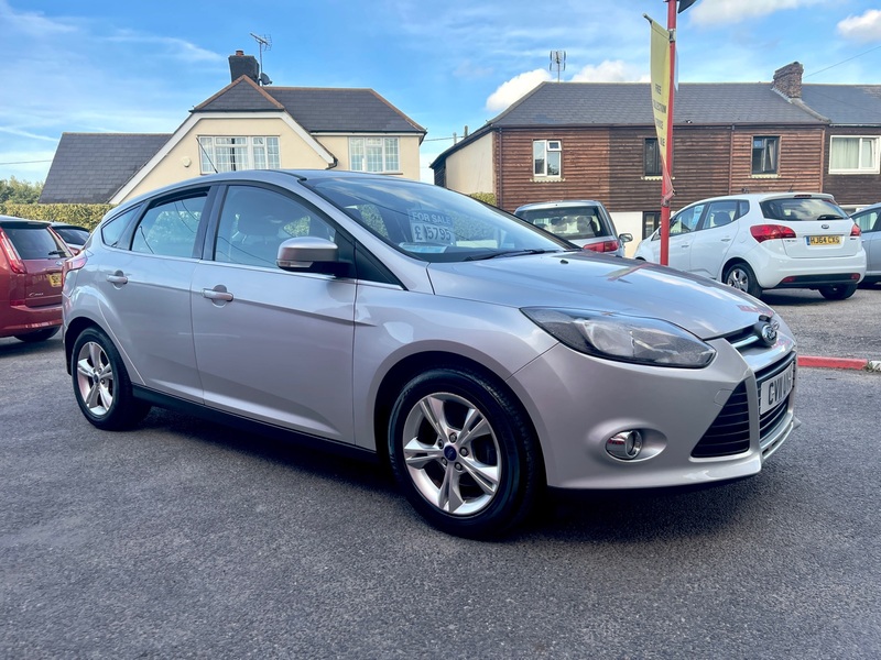 FORD FOCUS ZETEC - LOW MILES - DEMO + 1 OWNER